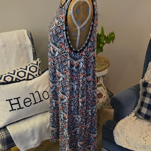 LOFT DRESS - Picture 3 of 6